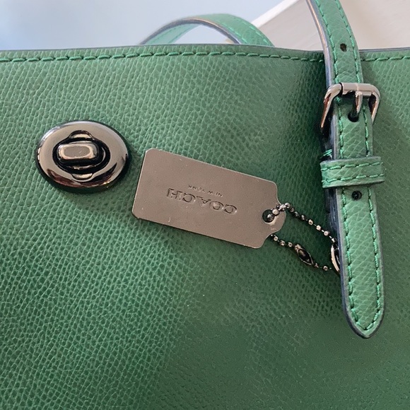 COACH Turnlock Tote Crossgrain Lthr Grass/Dk Nickl - Picture 10 of 10